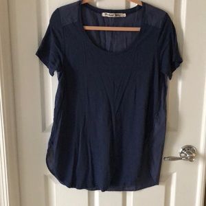 Flowy navy blue tee shirt.